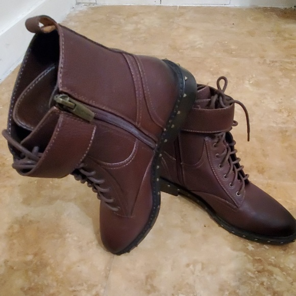 Boots - Picture 4 of 4